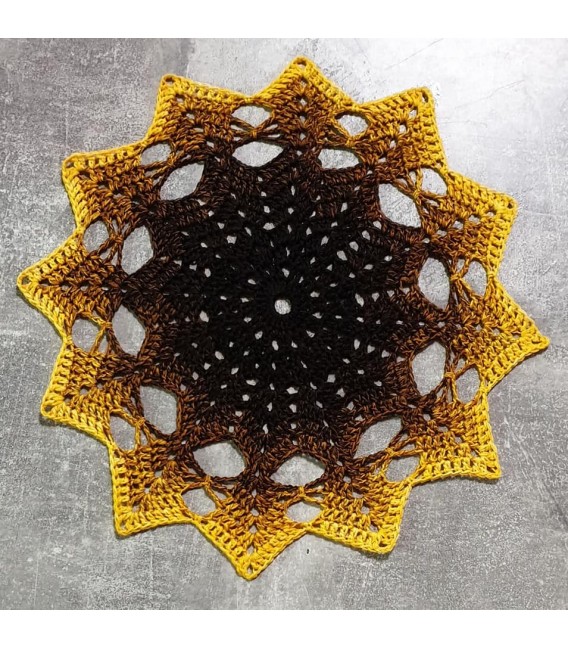 Lolita - Схема вязания крючком - одеяло в виде звезды - на немецком языке
