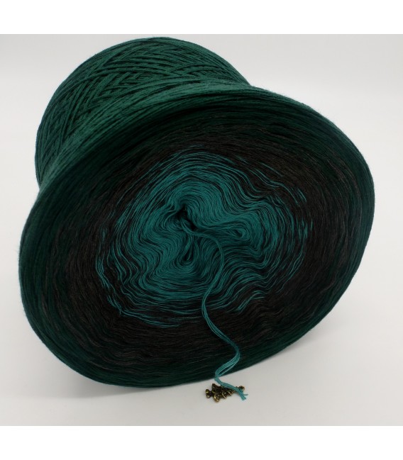 gradient yarn 4ply Tannenduft - fir green outside 3