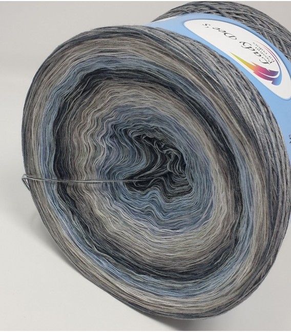 Grauer Wolf - Mega Bobbel - 4 ply gradient yarn