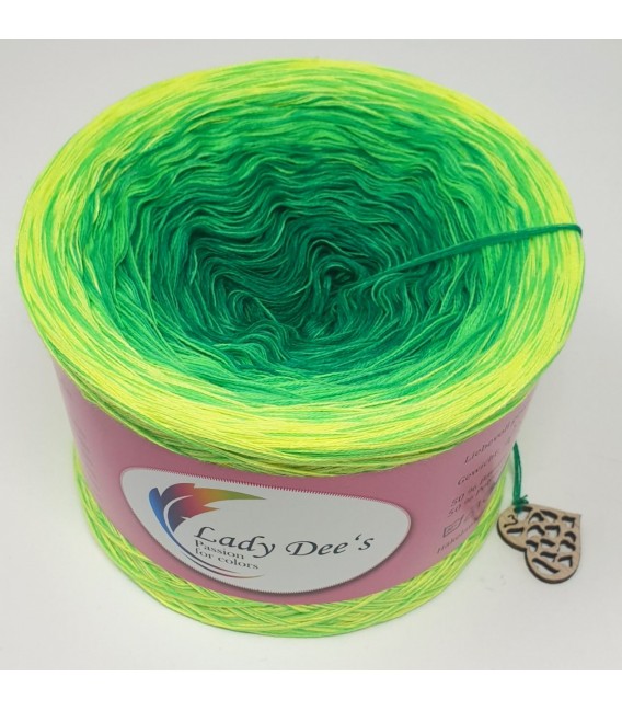 Mai Bobbel 2025 - 4 ply gradient yarn
