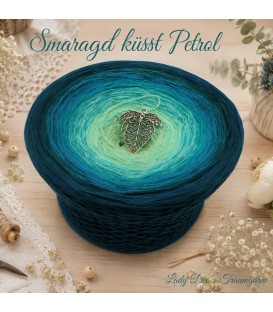 Smaragd küsst Petrol (Изумруд поцелует бензин) Гигантский Bobbel - 4 нитевидные градиента пряжи - Фото 1