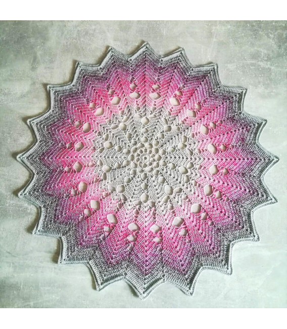 Crazy Oase 10 - silver mottled continuously gradient yarn image 1