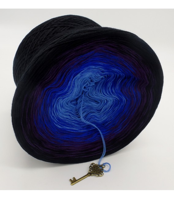 gradient yarn 4-ply Magic Blue - Black outside 3