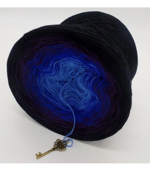 gradient yarn 4-ply Magic Blue - Black outside 4