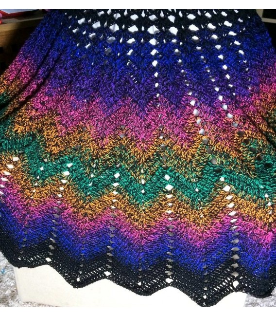 Colors in Love - Black continuously - 4 ply gradient yarn - image 8