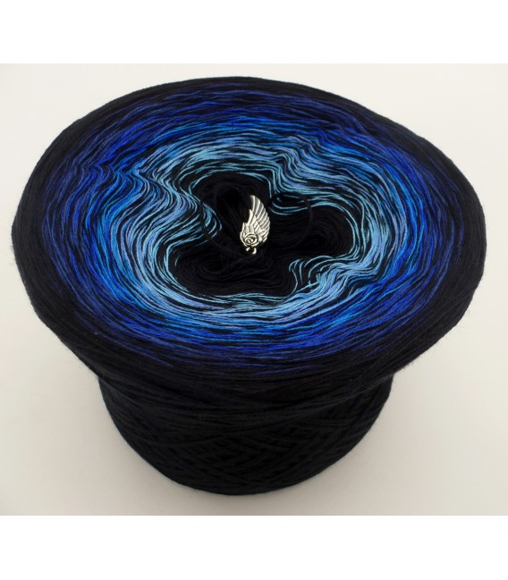 Blue Touch 3F - Black continuously - 3 ply gradient yarn image 1