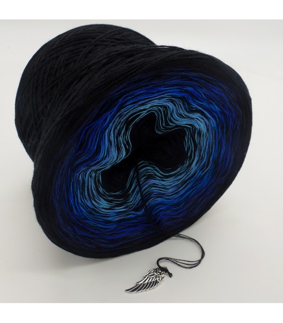 Blue Touch 3F - Black continuously - 3 ply gradient yarn image 3