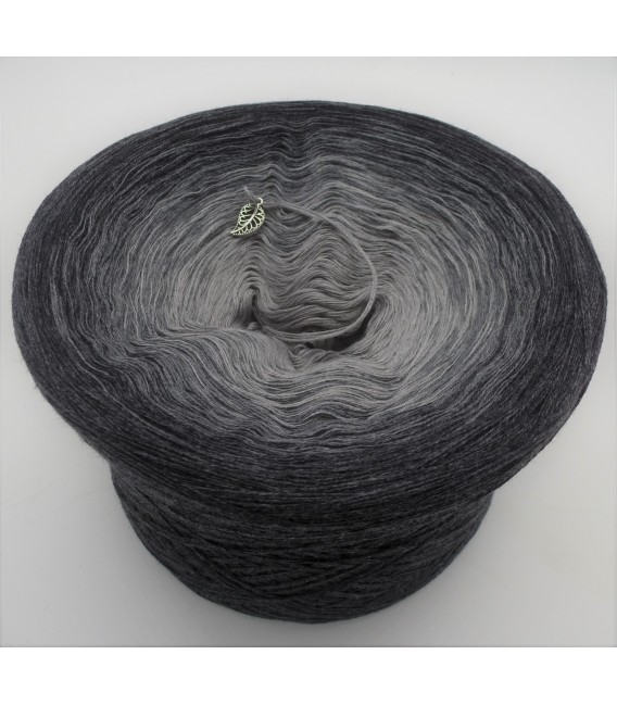 Farben der Schattenwelt (Colors of the shadow world) - 4 ply gradient yarn - image 1