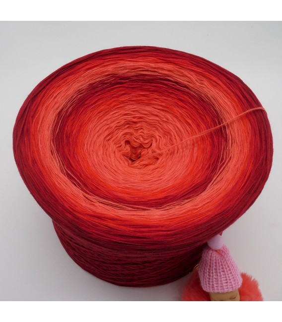 Red Roses Gigantic Bobbel - 4 ply gradient yarn - image 3