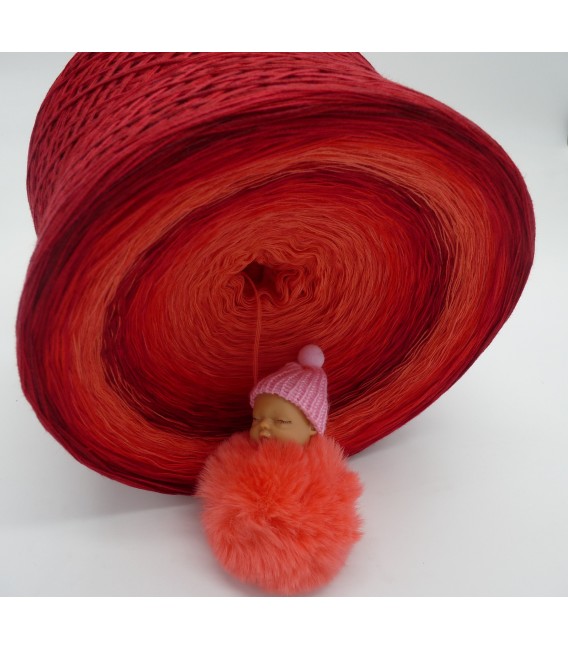 Red Roses Gigantic Bobbel - 4 ply gradient yarn - image 6