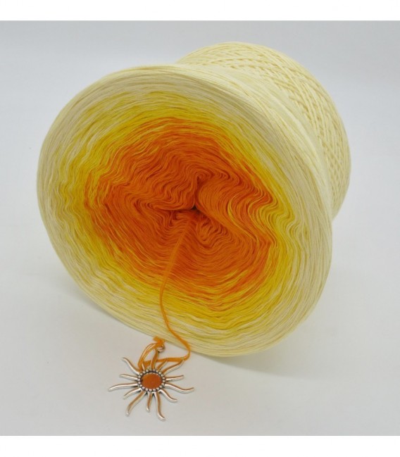 Sonne auf der Haut (Sun on the skin) - 4 ply gradient yarn - image 9