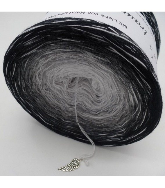 Black and White - 4 ply gradient yarn - image 5