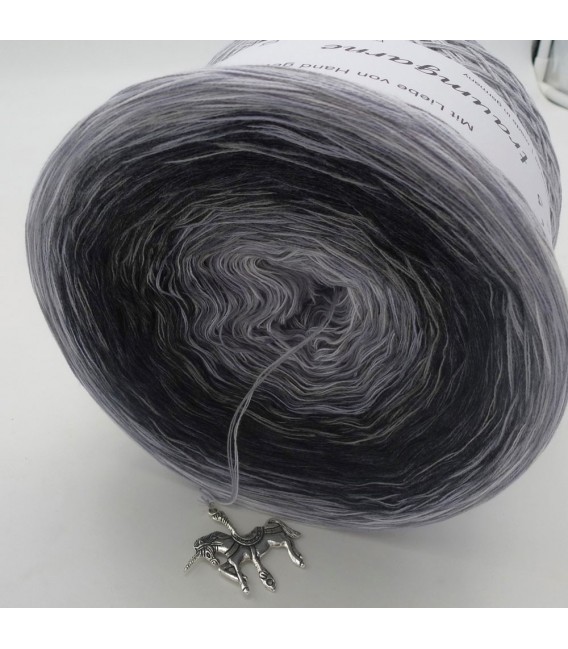Spieglein No. 10 (Mirror No. 10) - 4 ply gradient yarn - image 4